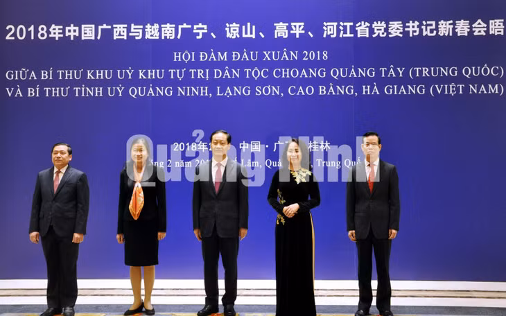Đồng chí Đỗ Thị Hoàng cùng Bí thư Tỉnh ủy Lạng Sơn, Cao Bằng, Hà Giang (Việt Nam) và đồng chí Bành Thanh Hoa tham dự Hội đàm đầu xuân 2018 (2-2018). Ảnh: Hồng Nhung