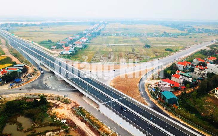 Nút giao đầu tuyến nối cao tốc Hạ Long - Hải Phòng với KCN Nam Tiền Phong (11-2019). Ảnh: Đỗ Phương