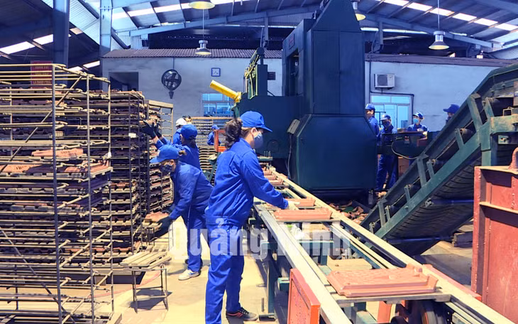 Hoạt động sản xuất kinh doanh của Công ty CP Viglacera Hạ Long (2-2020). Ảnh: Nguyễn Thơm