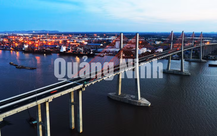 Cầu Bạch Đằng, đầu nối của cao tốc Hạ Long - Hải Phòng (8-2020). Ảnh: Đỗ Phương