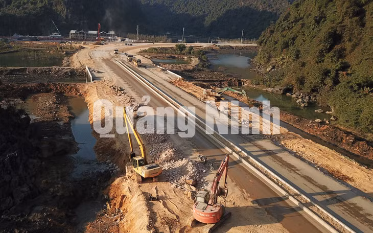 Dự án đường bao biển Hạ Long - Cẩm Phả (1-2020). Ảnh: Đỗ Phương