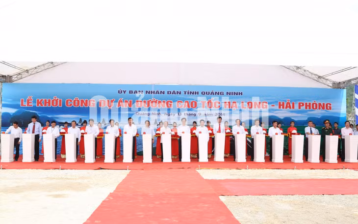 Sáng nay 13-9, tại Km102+300 QL18 thuộc phường Đại Yên, TP Hạ Long, UBND tỉnh Quảng Ninh đã long trọng tổ chức lễ khởi công tuyến đường cao tốc Hạ Long - Hải Phòng (9-2014). Ảnh: Khánh Giang