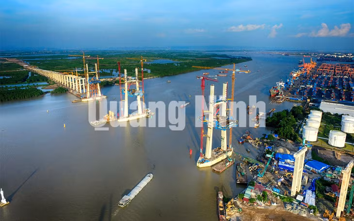 Thi công cầu Bạch Đằng (9-2017). Ảnh: Hùng Sơn