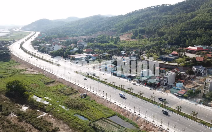 Tuyến đường 10 làn xe đầu tiên của tỉnh (5-2018). Ảnh: Đỗ Phương