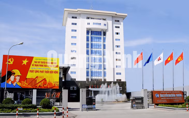 Trụ sở văn phòng Công ty Tuyển than Cửa Ông (11-2013). Ảnh: Công ty Tuyển than Cửa Ông cung cấp