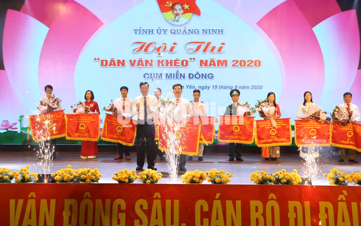 Đội thi Đảng bộ thành phố Móng Cái giành giải xuất sắc Hội thi Dân vận khéo tỉnh Quảng Ninh năm 2020 cụm miền Đông (9-2020). Ảnh: Khánh Giang