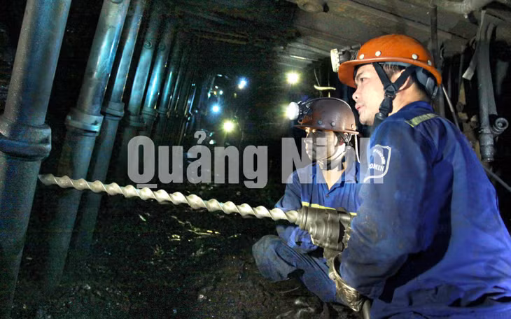 Khai thác than tại lò KT5 Than Vàng Danh. Ảnh: Thanh Hằng