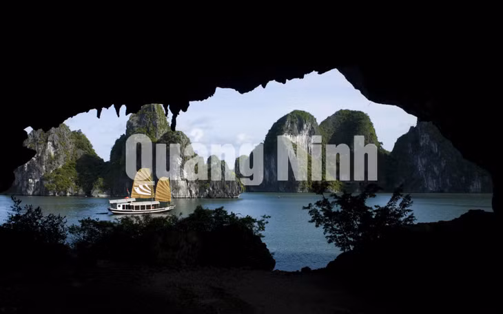 Vẻ đẹp lãng mạn của hang Trống. Ảnh: Tạ Quân