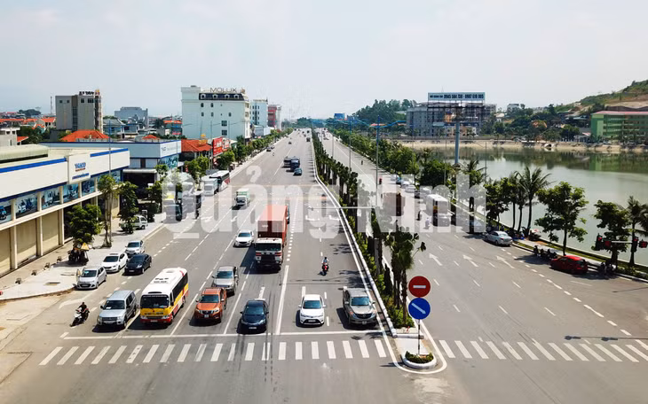 Đường nối cầu Bãi Cháy - ngã ba Hoàng Quốc Việt (Đoạn qua khu vực ngã tư Ao Cá, phường Bãi Cháy, TP Hạ Long). Ảnh: Đỗ Phương