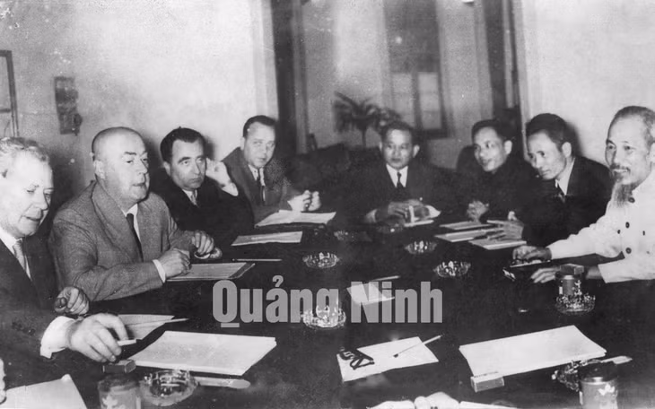 Chính phủ Việt Nam ký hiệp định với Ba Lan xây dựng Nhà máy Đóng tàu Hạ Long cho Việt Nam.