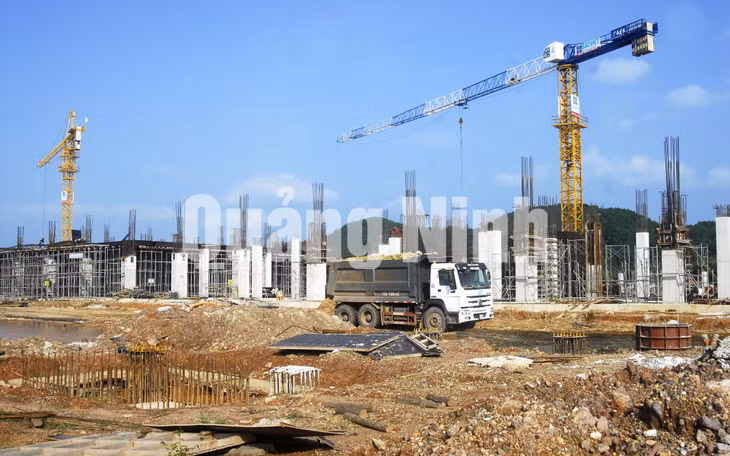 Thi công nhà ga hành khách, Cảng Hàng không quốc tế Quảng Ninh. Ảnh: Hoàng Giang