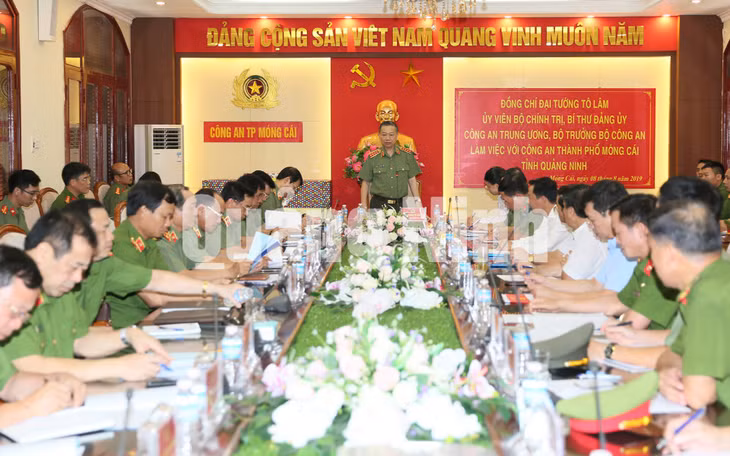 Bộ trưởng Bộ Công an Tô Lâm làm việc với Công an TP Móng Cái (8-2019). Ảnh: Đỗ Phương
