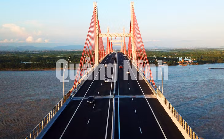 Cầu Bạch Đằng (6-2019). Ảnh: Đỗ Phương