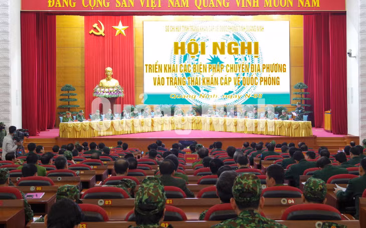 Hội nghị Sở chỉ huy tình trạng khẩn cấp về quốc phòng triển khai các biện pháp chuyển địa phương vào trạng thái khẩn cấp về quốc phòng. Ảnh: Văn Đảm (Bộ CHQS tỉnh)