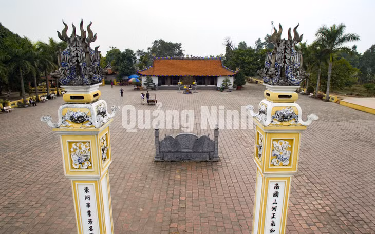 Đền Trần Hưng Đạo - miếu Vua Bà (2-2016). Ảnh Khánh Giang