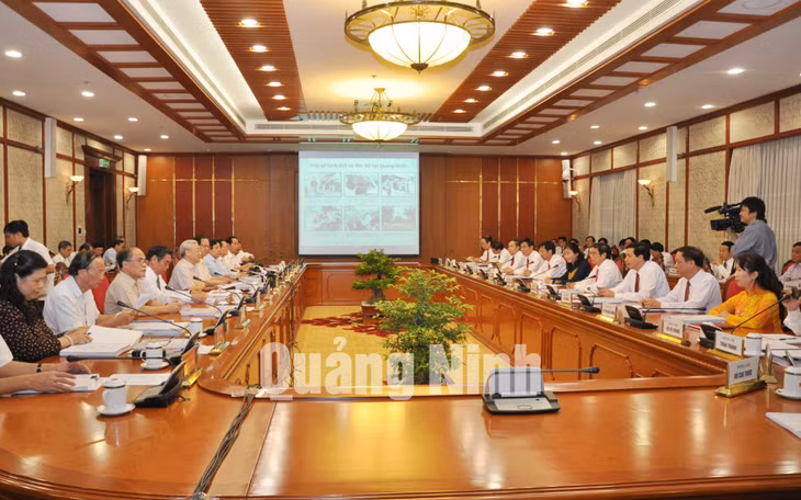 Quang cảnh buổi làm việc