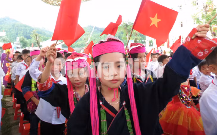 Các em học sinh Trường Tiểu học Nam Sơn (huyện Ba Chẽ) khai giảng năm học mới 2019-2020. Ảnh: Hoàng Giang