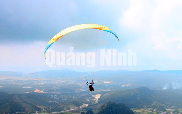 Lễ hội dù lượn với chủ đề "Bay trên vùng di sản" (5-2019). Ảnh: Nguyễn Dung