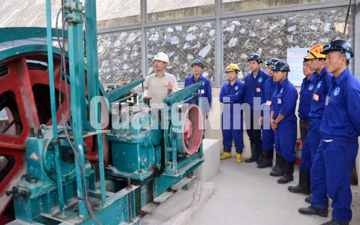 Giờ thực hành của sinh viên Trường Cao đẳng nghề Than - Khoáng sản Việt Nam (Phân hiệu Hoành Bồ). Ảnh: Huỳnh Đăng