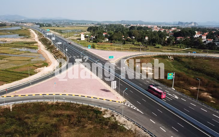 Cao tốc Hạ Long - Hải Phòng, đoạn đi qua TX Quảng Yên (12-2019). Ảnh: Đỗ Phương