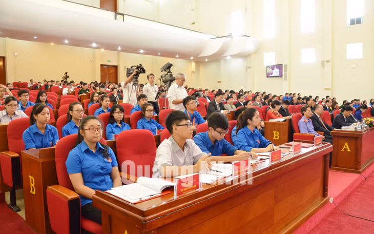 Thanh thiếu niên tiêu biểu của tỉnh tham dự phiên khai mạc kỳ họp thứ 2, HĐND tỉnh khóa XIII