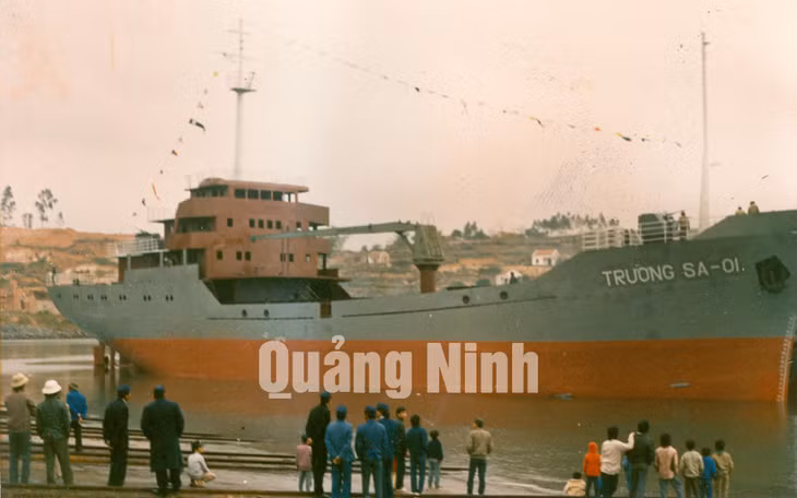 Con tàu đầu tiên trong loạt tàu Trường sa trọng tải 1000 tấn đóng mới cho Binh chủng Hải quân.