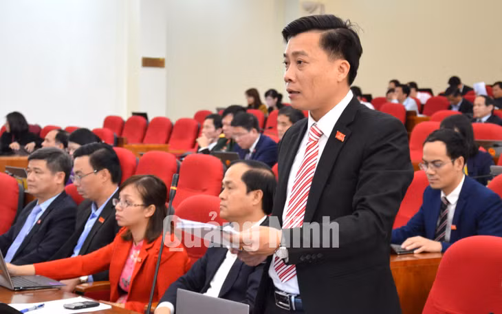 Đại biểu Ngọc Thái Hoàng, tổ đại biểu TP Cẩm Phả chất vấn về nội dung liên quan đến tai nạn lao động.
