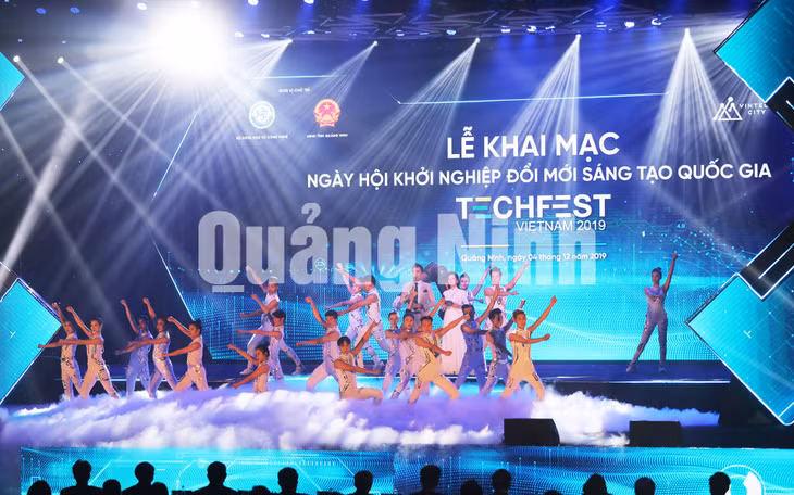 Chương trình văn nghệ chào mừng khai mạc Techfest Việt Nam 2019 (12-2019). Ảnh: Đỗ Phương