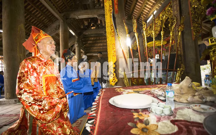 Tế khai hội tại đình Cốc. Ảnh: Dương Phượng Đại (CTV)
