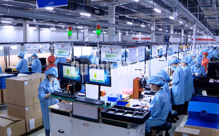 Sản xuất loa và tai nghe tại nhà máy của Công ty Tonly Technology Limited, KCN Đông Mai (TX Quảng Yên). Ảnh: Hồng Nhung
