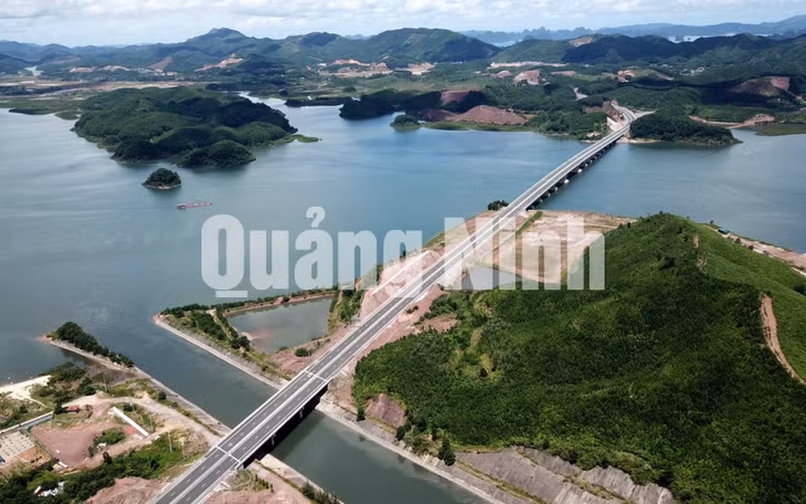 Cầu Cẩm Hải (8-2019). Ảnh: Đỗ Phương