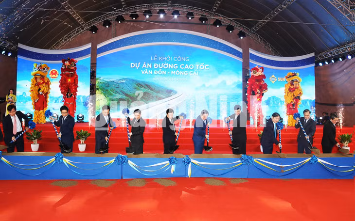 Ngày 3-4-2019, tại huyện Vân Đồn, tỉnh Quảng Ninh đã long trọng tổ chức Lễ khởi công Dự án Cao tốc Vân Đồn - Móng Cái. Ảnh: Đỗ Phương