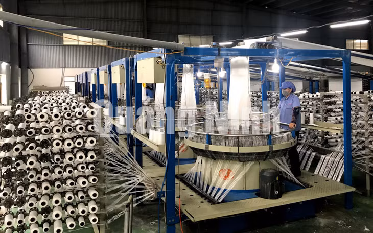 Dây chuyền sản xuất đóng gói bao bì của Công ty TNHH Bình An Việt Nam (9-2018). Ảnh: Khánh Giang