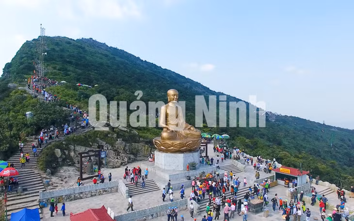 Du khách hành hương Di tích, danh thắng Yên Tử (7-2020). Ảnh: Việt Hoa