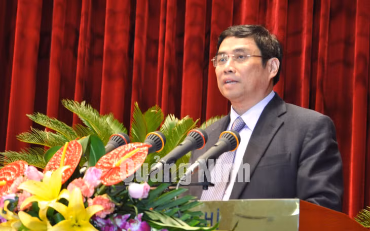Đồng chí Phạm Minh Chính, Ủy viên TW Đảng, Bí thư Tỉnh ủy phát biểu tại Kỳ họp