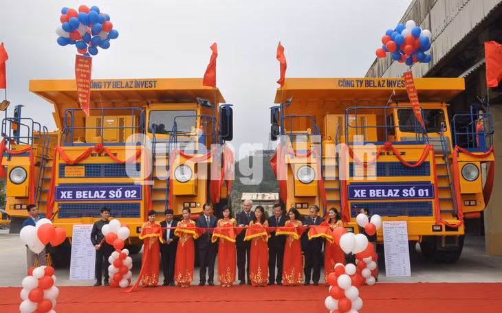 Đầu tư thiết bị vận tải cỡ lớn phục vụ khai thác than lộ thiên. Ảnh: Lê Hải