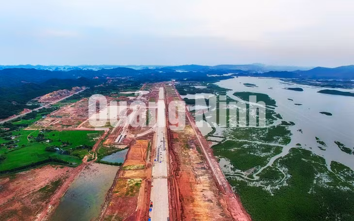 Toàn cảnh xây dựng Cảng hàng không Quốc tế Vân Đồn. Ảnh Hùng Sơn
