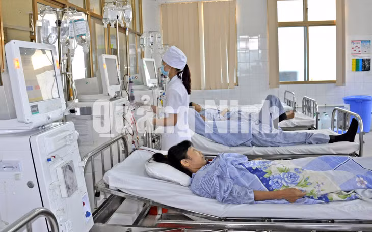 Bệnh nhân chạy thận nhân tạo. Ảnh: Thu Nguyệt
