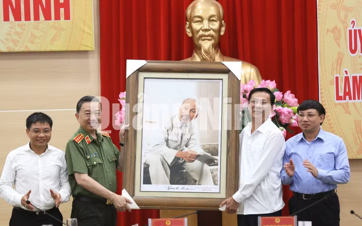 Bộ trưởng Bộ Công an Tô Lâm làm việc với tỉnh Quảng Ninh, tháng 8-2019 ảnh 6