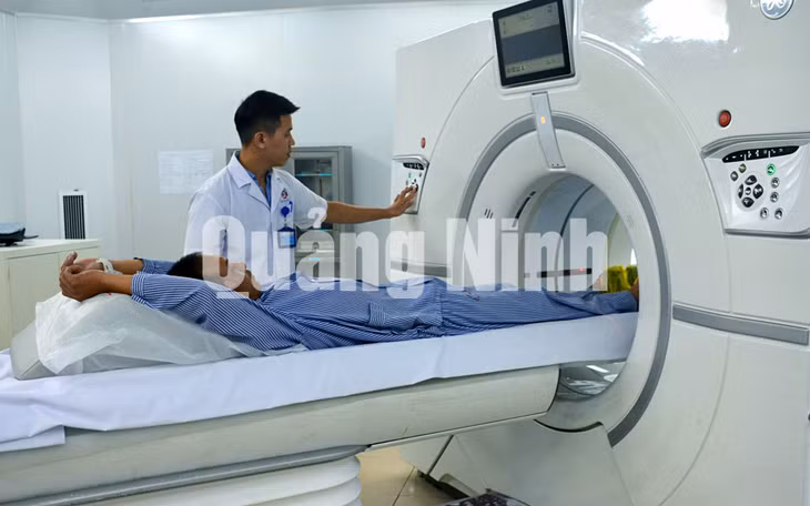 Bệnh viện Đa khoa tỉnh được đầu tư máy chụp cắt lớp vi tính Revolution CT 512 lát hiện đại (7-2018). Ảnh: Nguyễn Hoa.