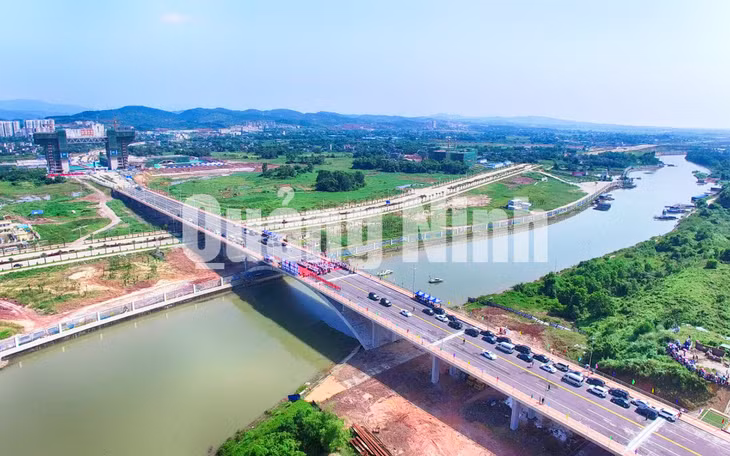 Cầu Bắc Luân II nhìn từ trên cao (9-2017). Ảnh: Hùng Sơn