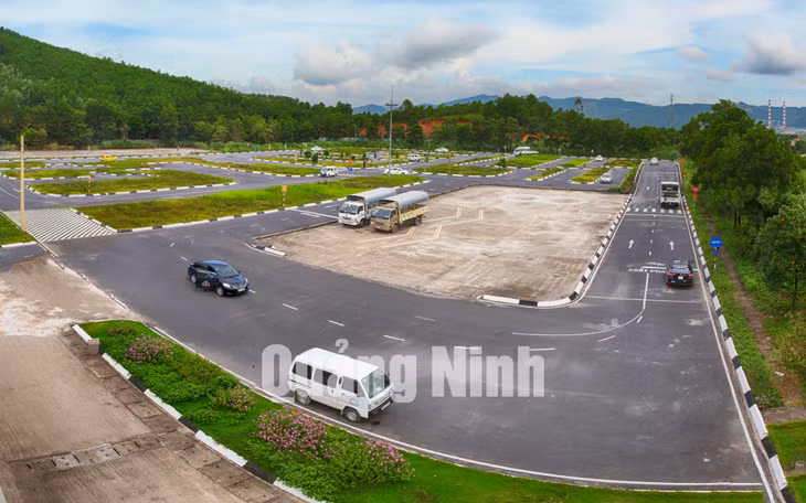 Sát hạch để cấp GPLX tại Trung tâm Sát hạch lái xe (Sở GT-VT Quảng Ninh) (9-2017). Ảnh: Hùng Sơn