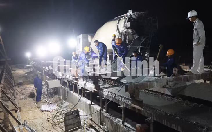 Thi công xong mặt đường và cầu trên toàn tuyến (8-2020). Ảnh: Đỗ Phương