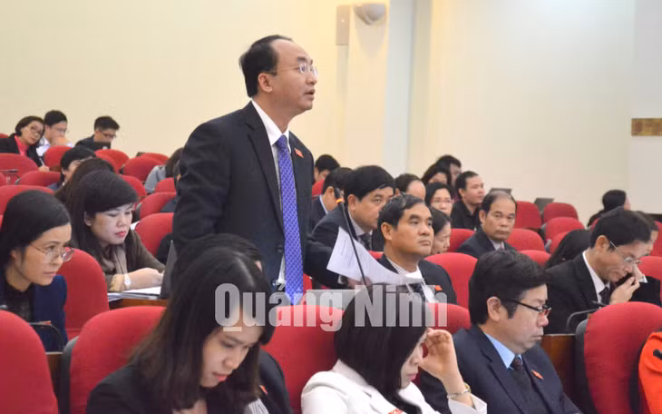 Các đại biểu chất vấn tại Kỳ họp.