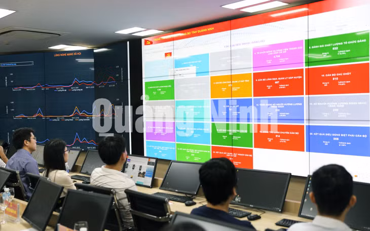 Khu vực điều khiển Trung tâm Điều hành thông minh tỉnh Quảng Ninh (7-2019). Ảnh: Đỗ Phương