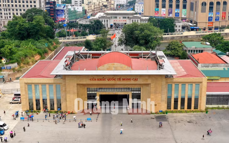 Cửa khẩu quốc tế Móng Cái là nơi thông thương với Khu tự trị dân tộc Choang Quảng Tây (Trung Quốc) (9-2018). Ảnh: Hùng Sơn