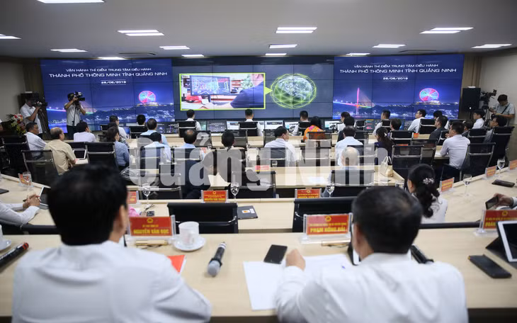 Quang cảnh tại Trung tâm Điều hành thành phố tỉnh Quảng Ninh (8-2019). Ảnh: Đỗ Phương