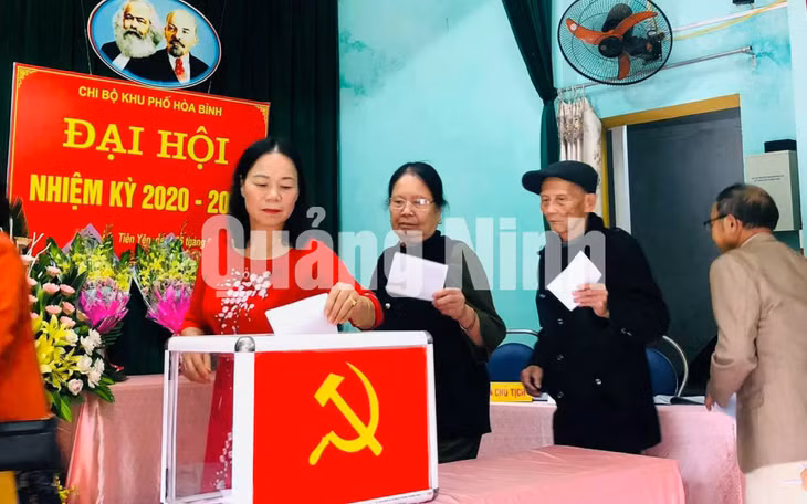 Chi bộ khu phố Hòa Bình (thị trấn Tiên Yên) được chọn làm đại hội điểm của Đảng bộ huyện Tiên Yên (1-2020). Ảnh: Trần Hoàn (Trung tâm TT-VH tiên Yên)