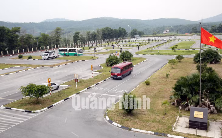 Sa hình phục vụ đào tạo, sát hạch xe cơ giới tại Trung tâm Sát hạch lái xe Quảng Ninh (9-2016). Ảnh: Đỗ Phương