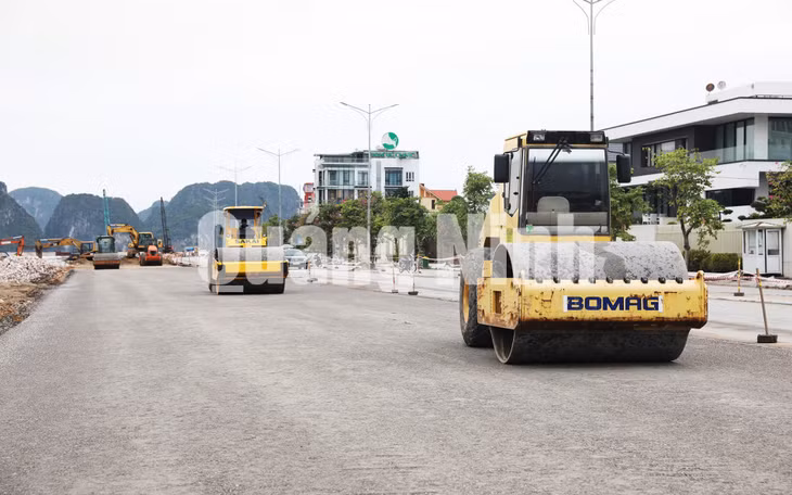 Thi công cấp phối đá dăm (11-2019). Ảnh:Đỗ Phương